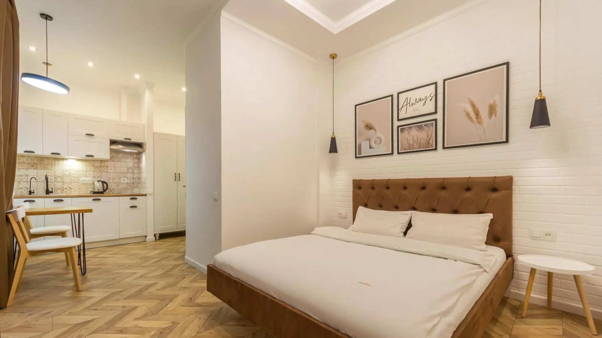 Дизайнерські Апартаменти У Центрі Біля Цуму Kyiv Apartment