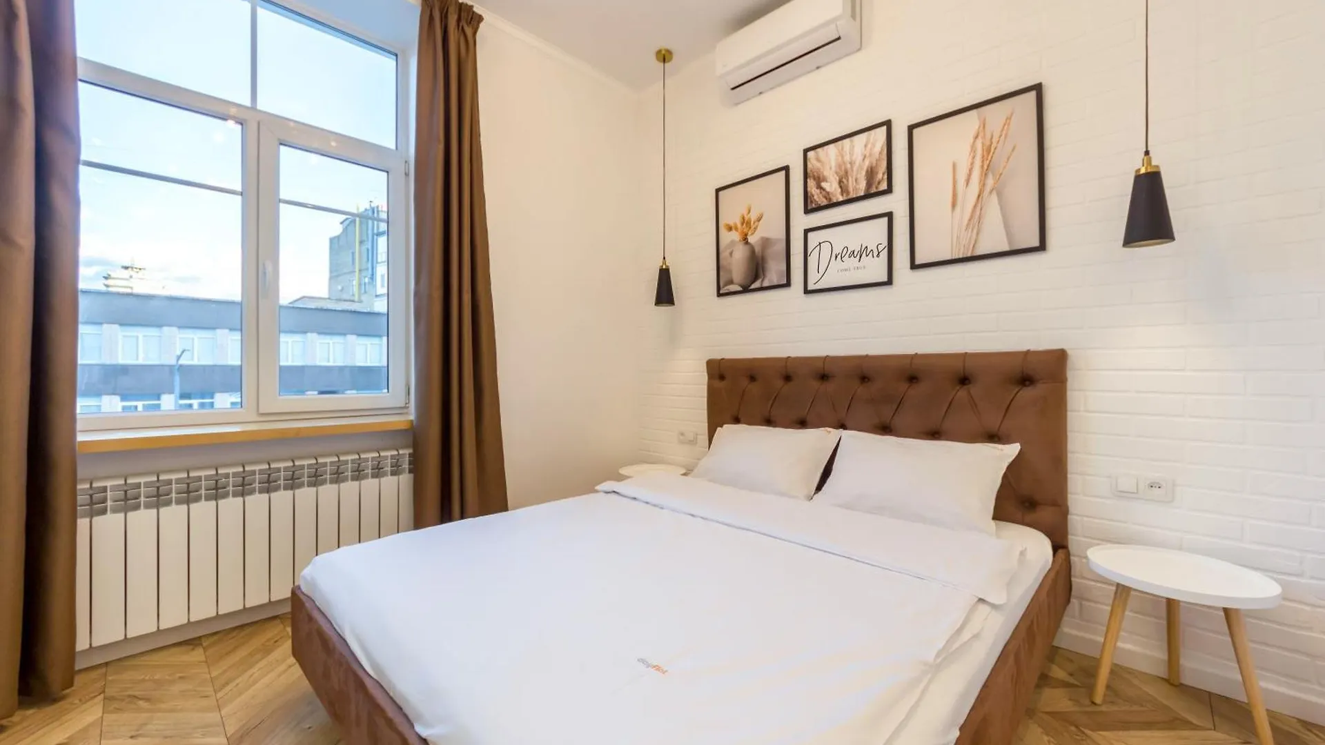 Дизайнерські Апартаменти У Центрі Біля Цуму Kyiv Apartment