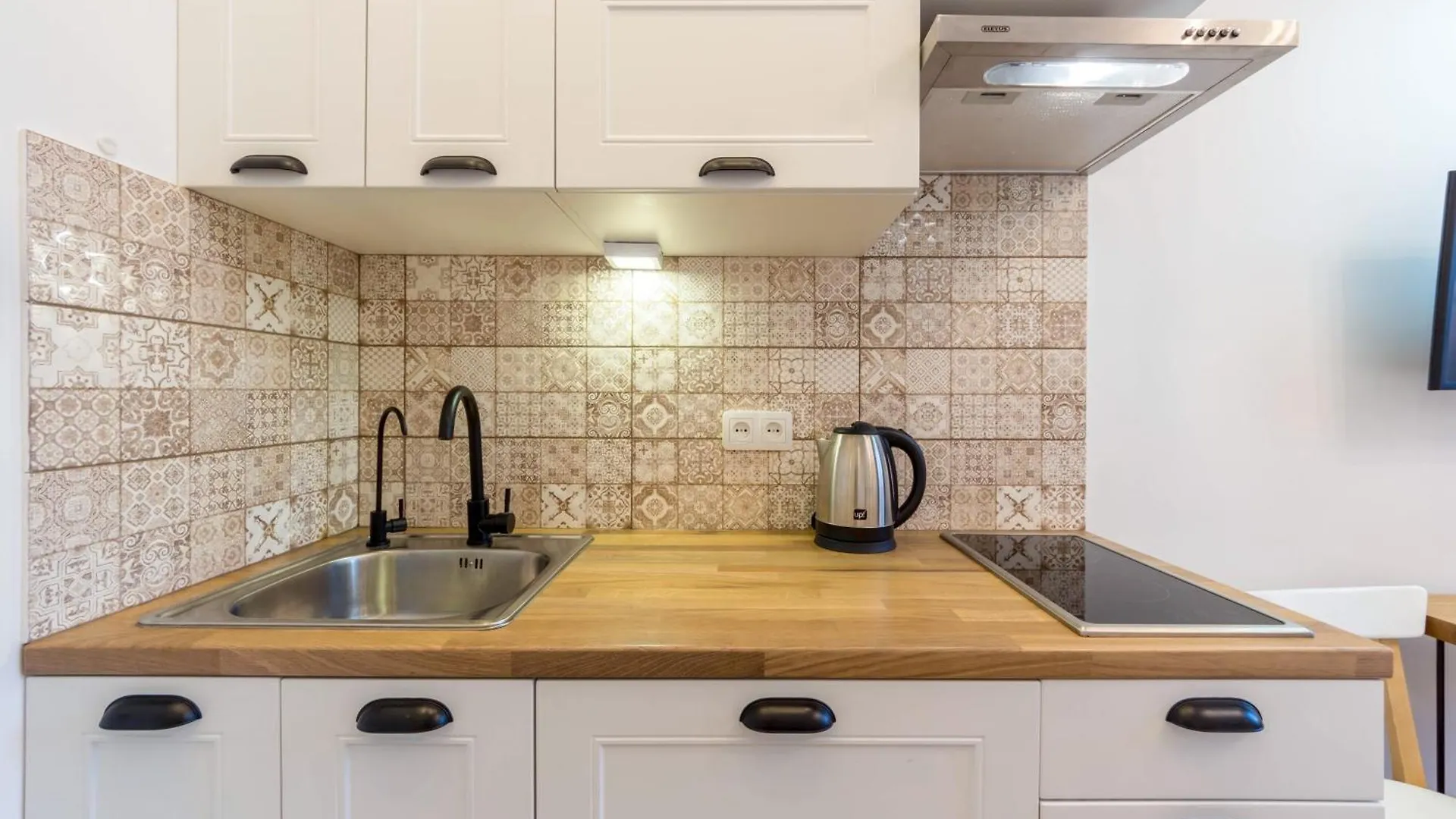 Дизайнерські Апартаменти У Центрі Біля Цуму Kyiv Apartment